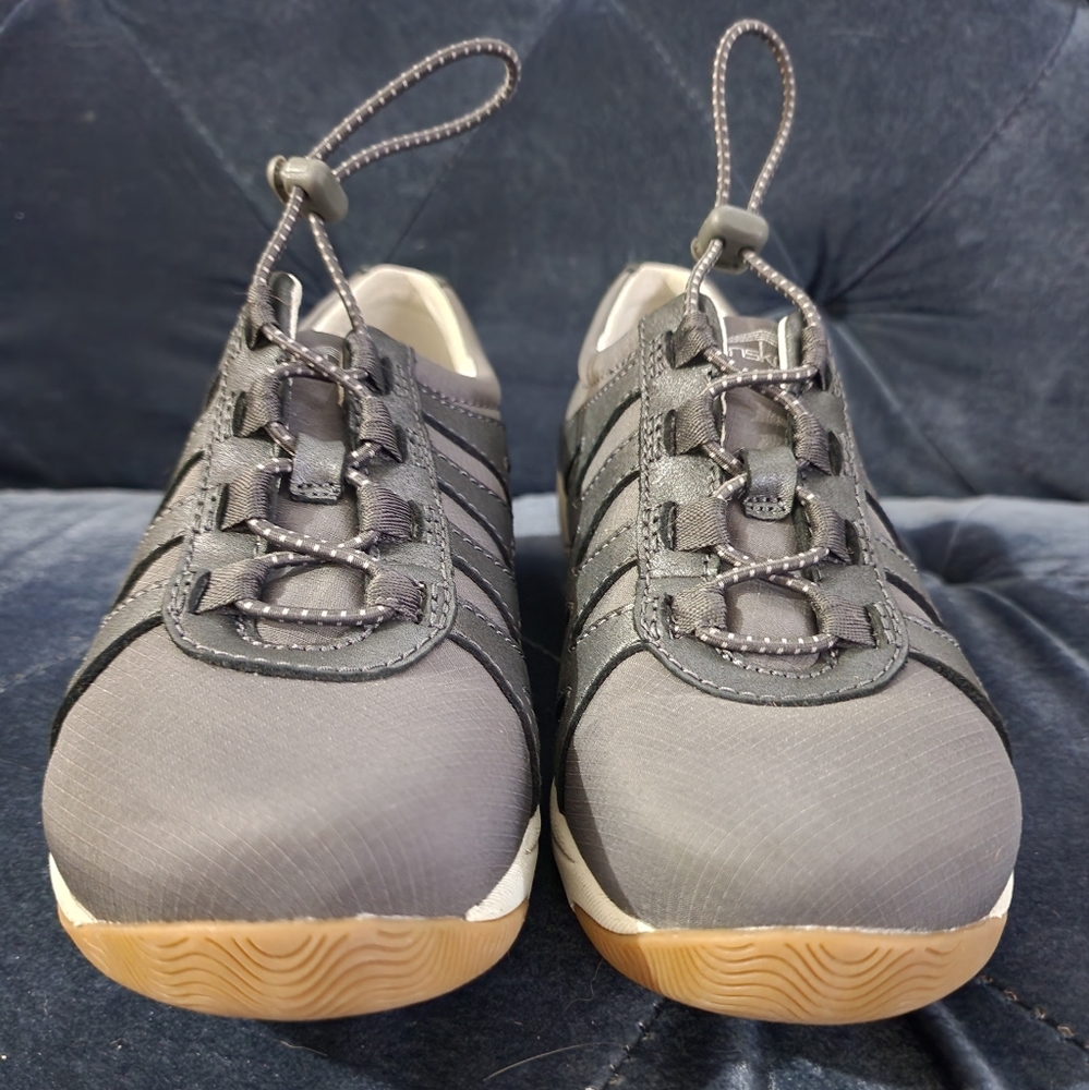 Dansko Honor Sneakers Women's Size 6  Gray  Bungee Leather